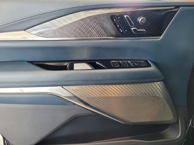 Certified 2025 Cadillac Escalade IQ Luxury 2 w/ LPO, Premium Carpet Package AWD/4WD image 18