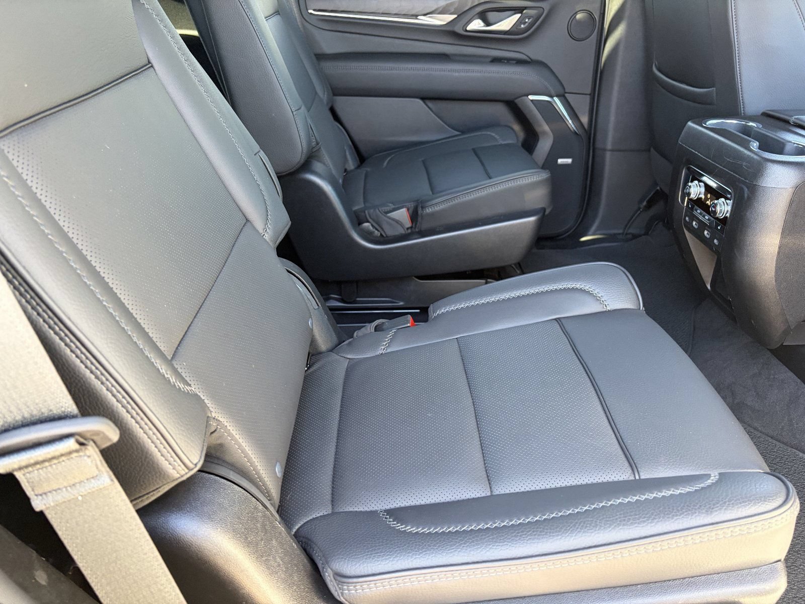 Certified 2023 GMC Yukon Denali w/ Denali Reserve Package AWD/4WD image 14