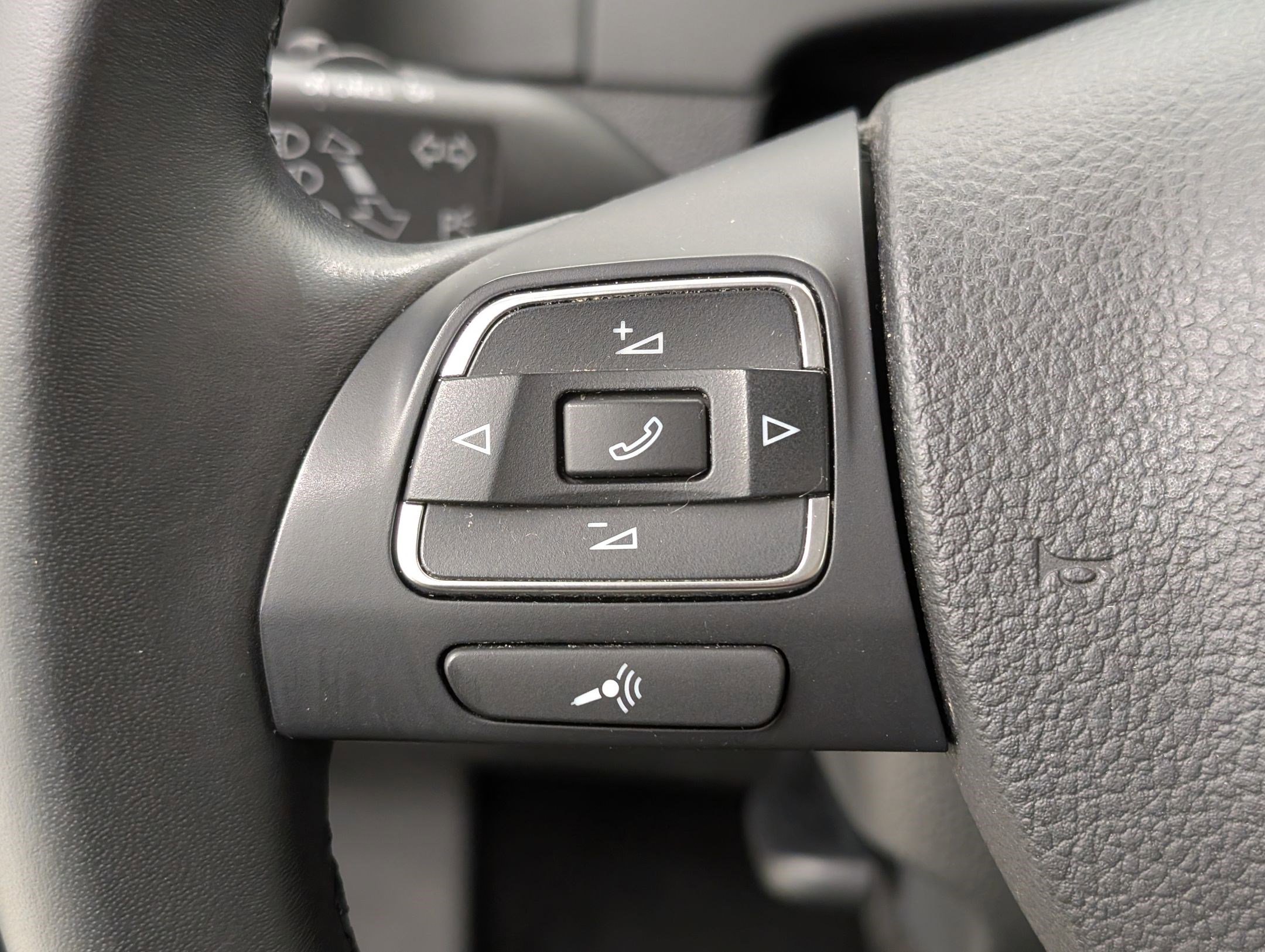 Used 2016 Volkswagen Tiguan S image 25