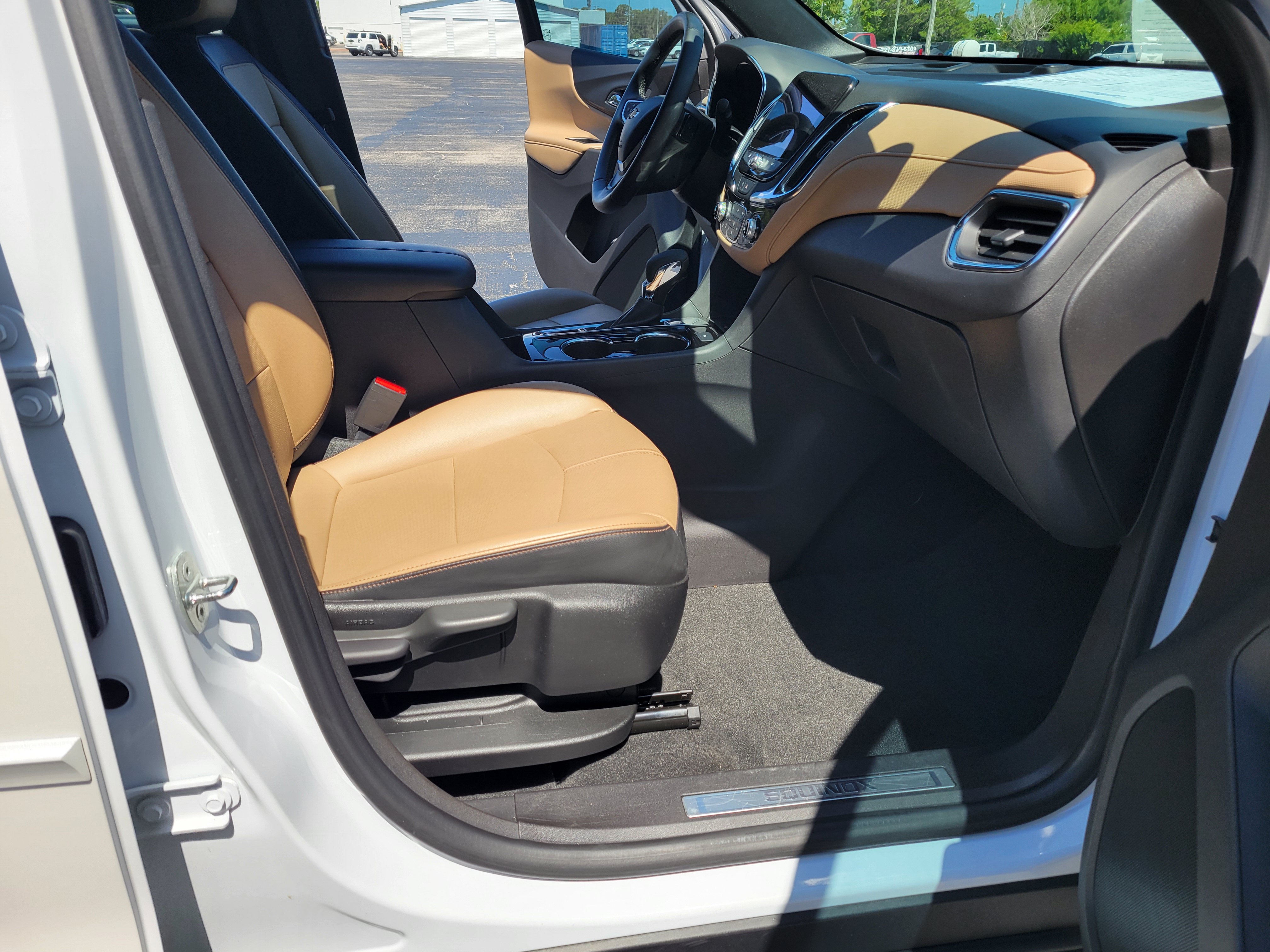 Certified 2024 Chevrolet Equinox Premier FWD image 28