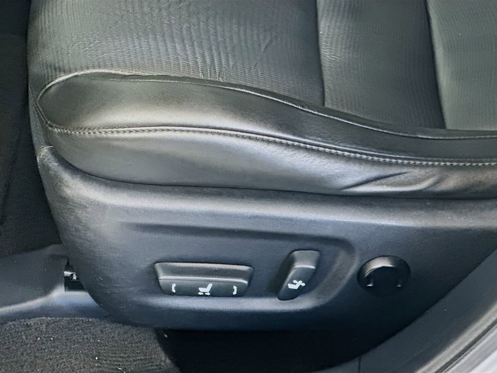 Used 2011 Lexus CT 200h Premium w/ Premium Audio Pkg FWD image 22