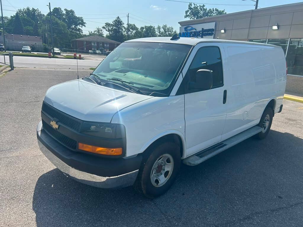 Used 2022 Chevrolet Express 2500 w/ Driver Convenience Package RWD image 3