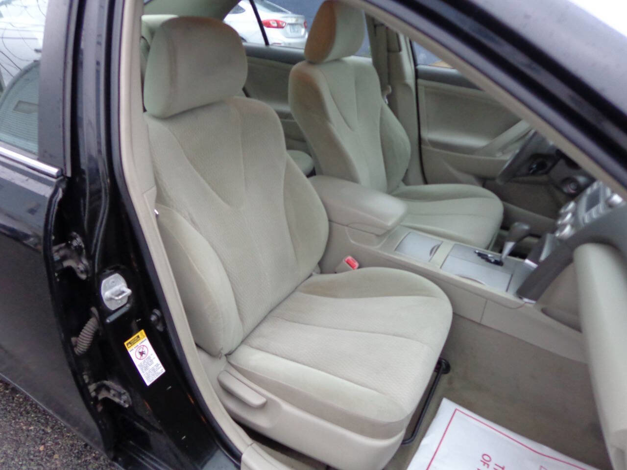 Used 2011 Toyota Camry LE image 11
