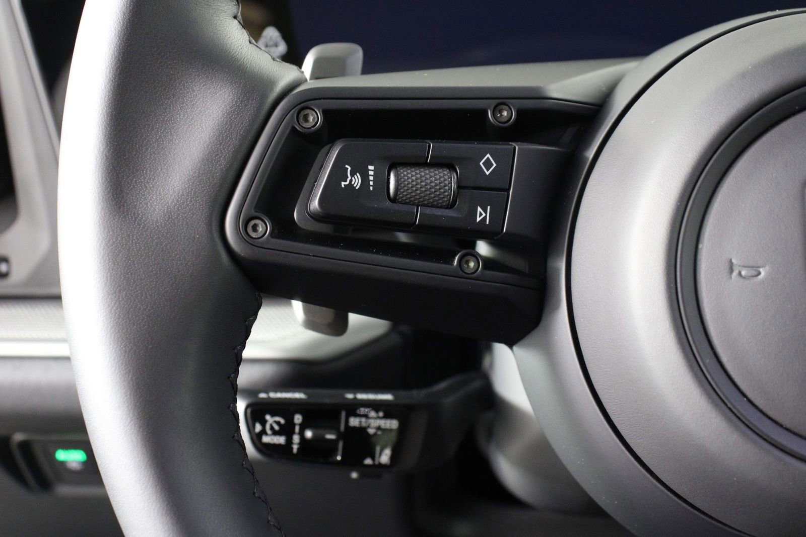 Certified 2025 Porsche Cayenne E-Hybrid Coupe image 14