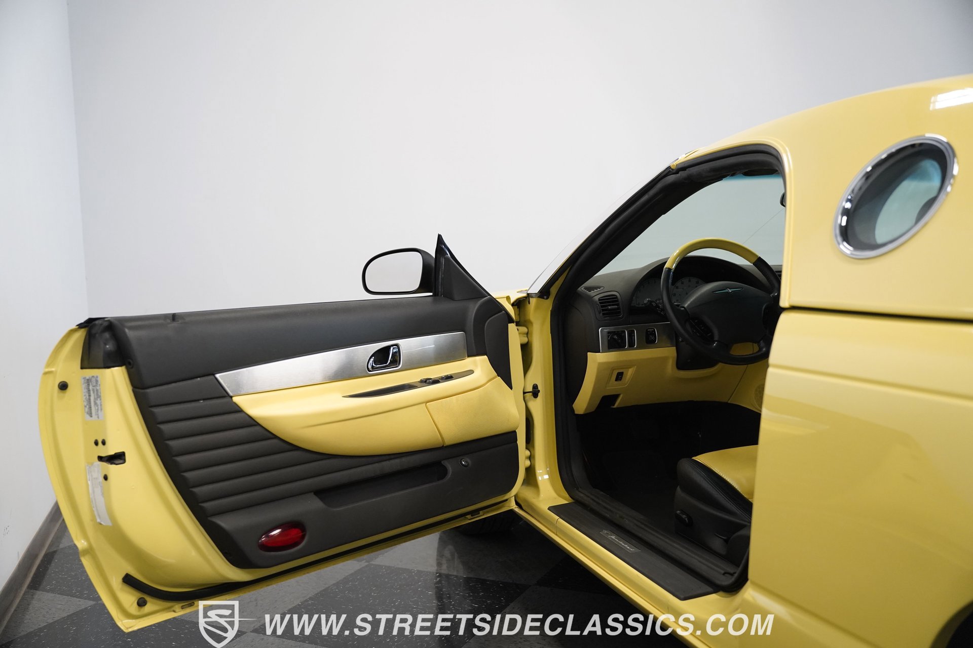 Used 2002 Ford Thunderbird image 35