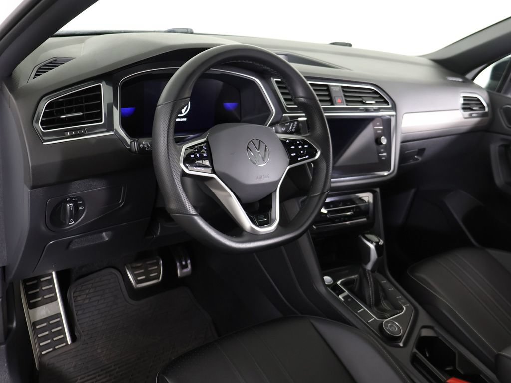 Used 2024 Volkswagen Tiguan SE R-Line AWD/4WD image 29