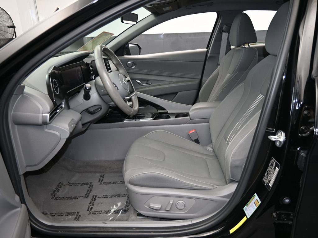 Used 2022 Hyundai Elantra SEL w/ Convenience + Premium Package image 12