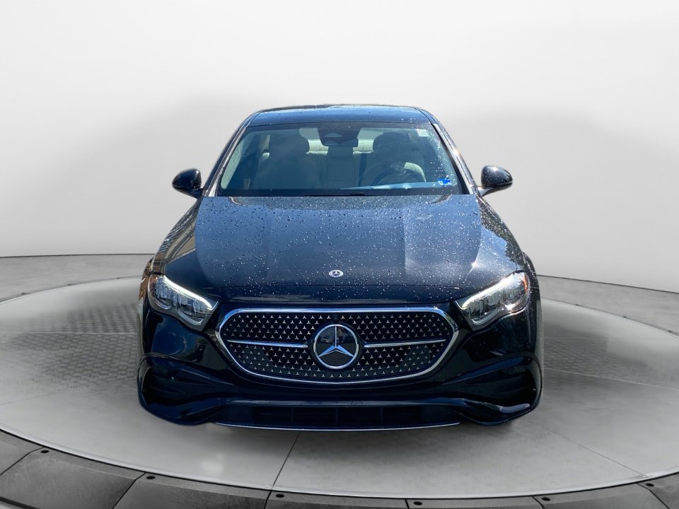 Used 2025 Mercedes-Benz E 350 4MATIC Sedan image 2