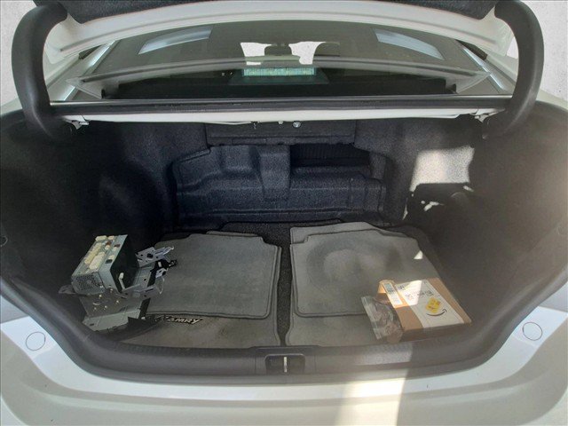 Used 2015 Toyota Camry XLE w/ Moonroof Package FWD image 6