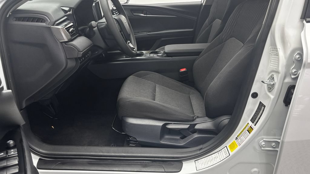 Used 2026 Toyota Camry LE FWD image 7