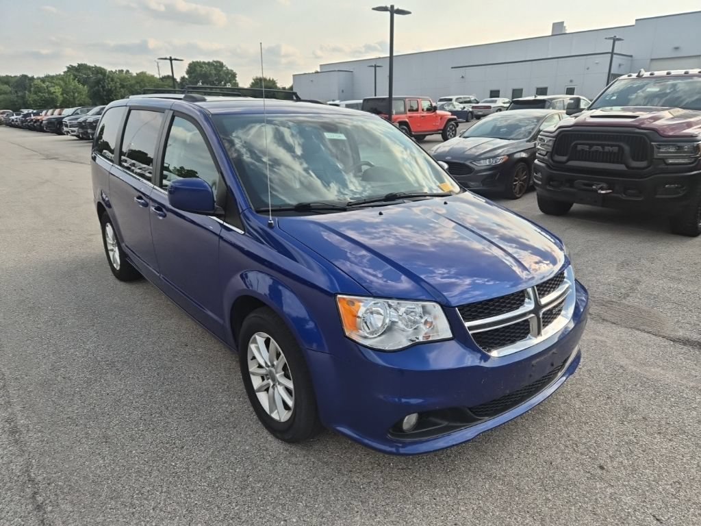 Used 2019 Dodge Grand Caravan SXT w/ Driver Convenience Group FWD image 3