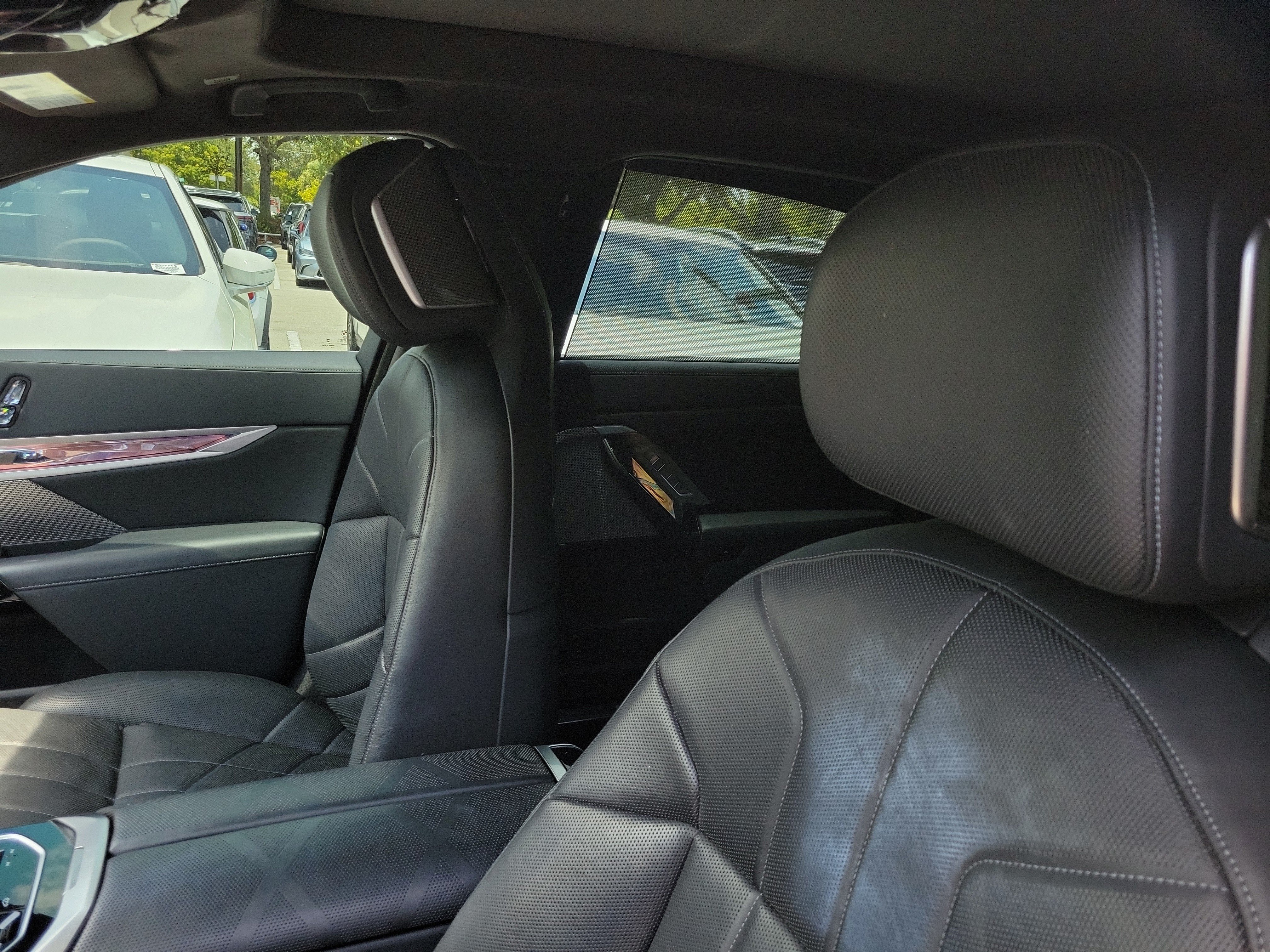 Used 2023 BMW i7 xDrive60 AWD/4WD image 12