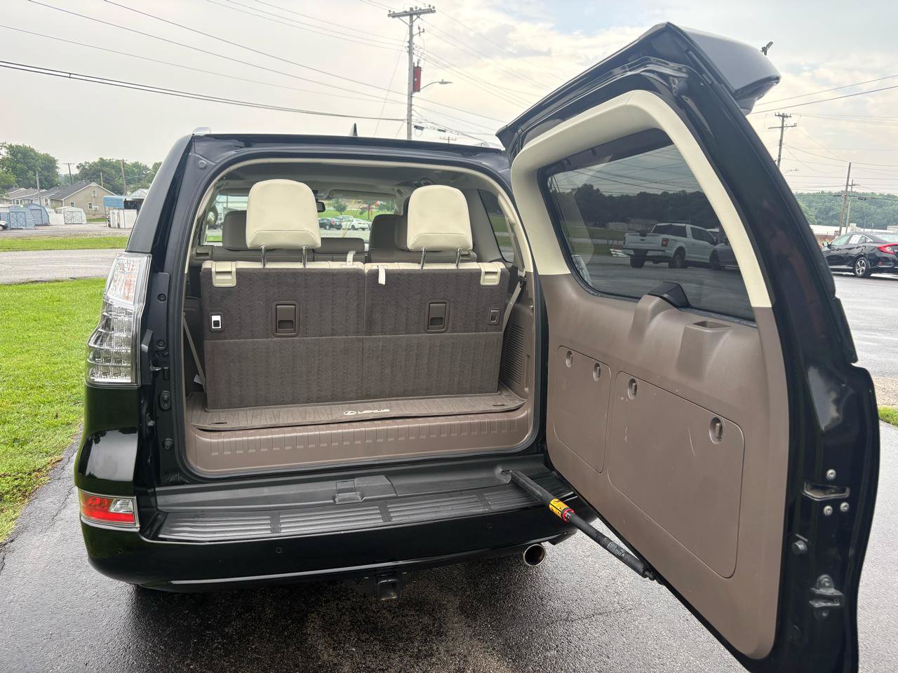 Used 2017 Lexus GX 460 Premium w/ Premium Package AWD/4WD image 4