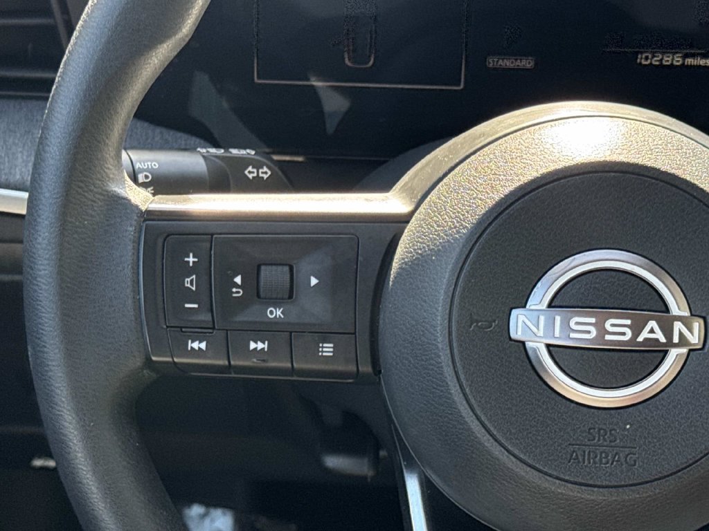 Used 2025 Nissan Kicks SV FWD image 11