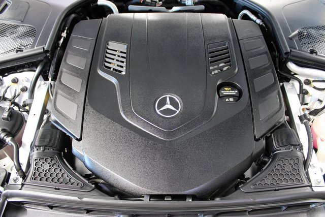 Used 2025 Mercedes-Benz S 580 4MATIC Sedan w/ AMG Line Package image 32