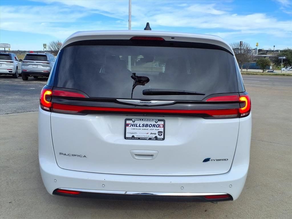 Used 2023 Chrysler Pacifica Touring-L FWD image 8