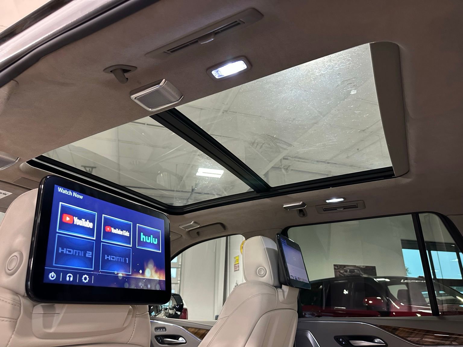 Used 2024 Cadillac Escalade Sport Platinum w/ LPO, ONYX Package AWD/4WD image 41