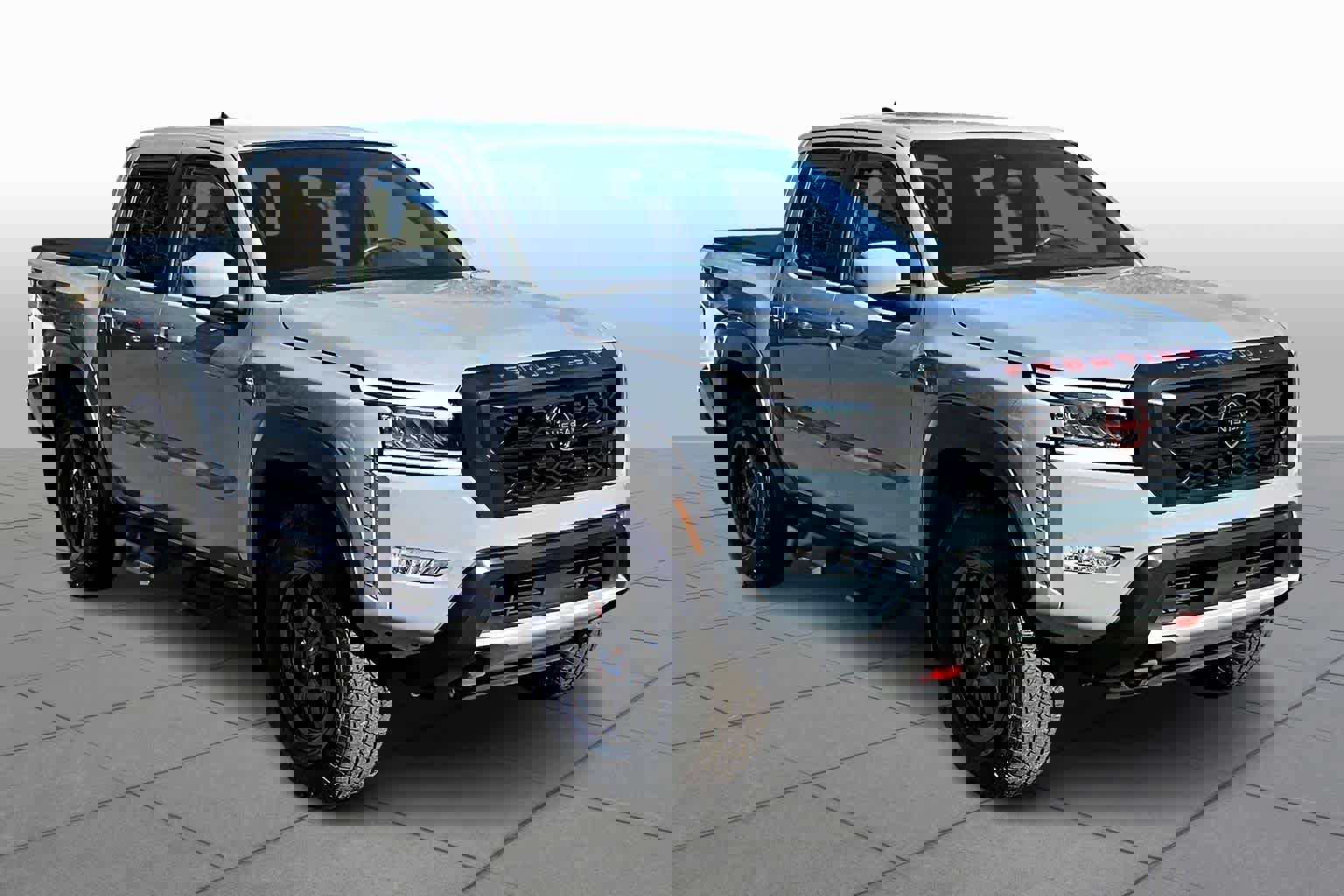 Used 2023 Nissan Frontier PRO-4X w/ Technology Package image 2