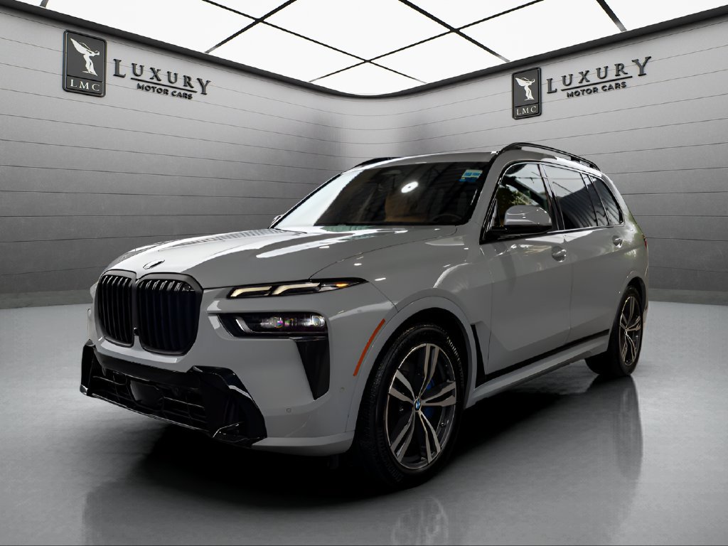Used 2024 BMW X7 xDrive40i w/ M Sport Package AWD/4WD image 4