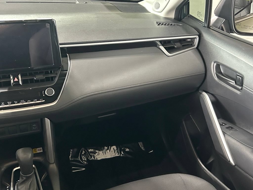 Used 2023 Toyota Corolla Cross LE w/ Moonroof Package FWD image 11