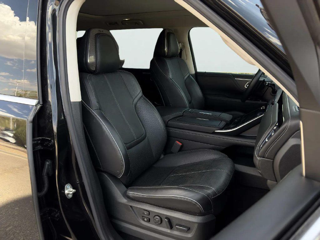 Used 2025 INFINITI QX80 Sensory AWD/4WD image 15