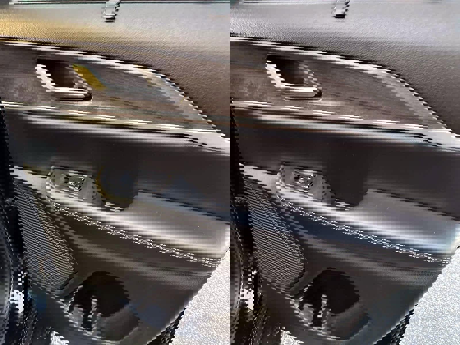 Used 2024 Jeep Grand Cherokee Limited w/ Luxury Tech Group II image 14