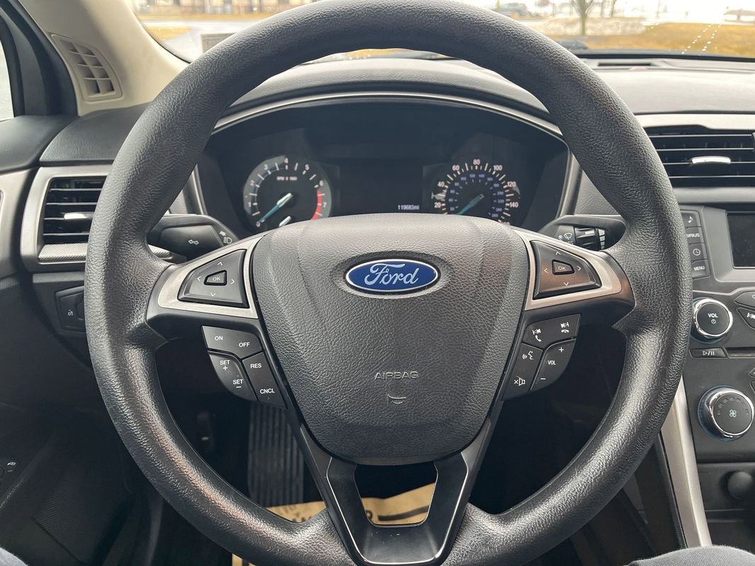 Used 2017 Ford Fusion SE image 15