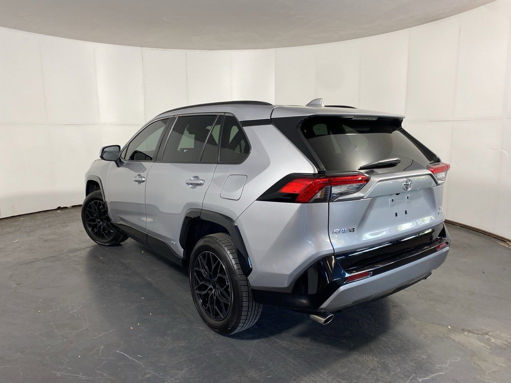 Used 2025 Toyota RAV4 SE image 10
