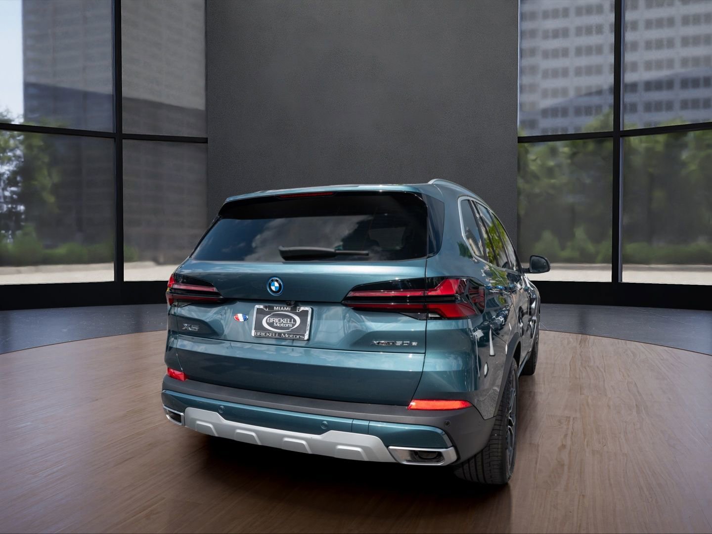 Used 2025 BMW X5 xDrive50e w/ Premium Package image 3