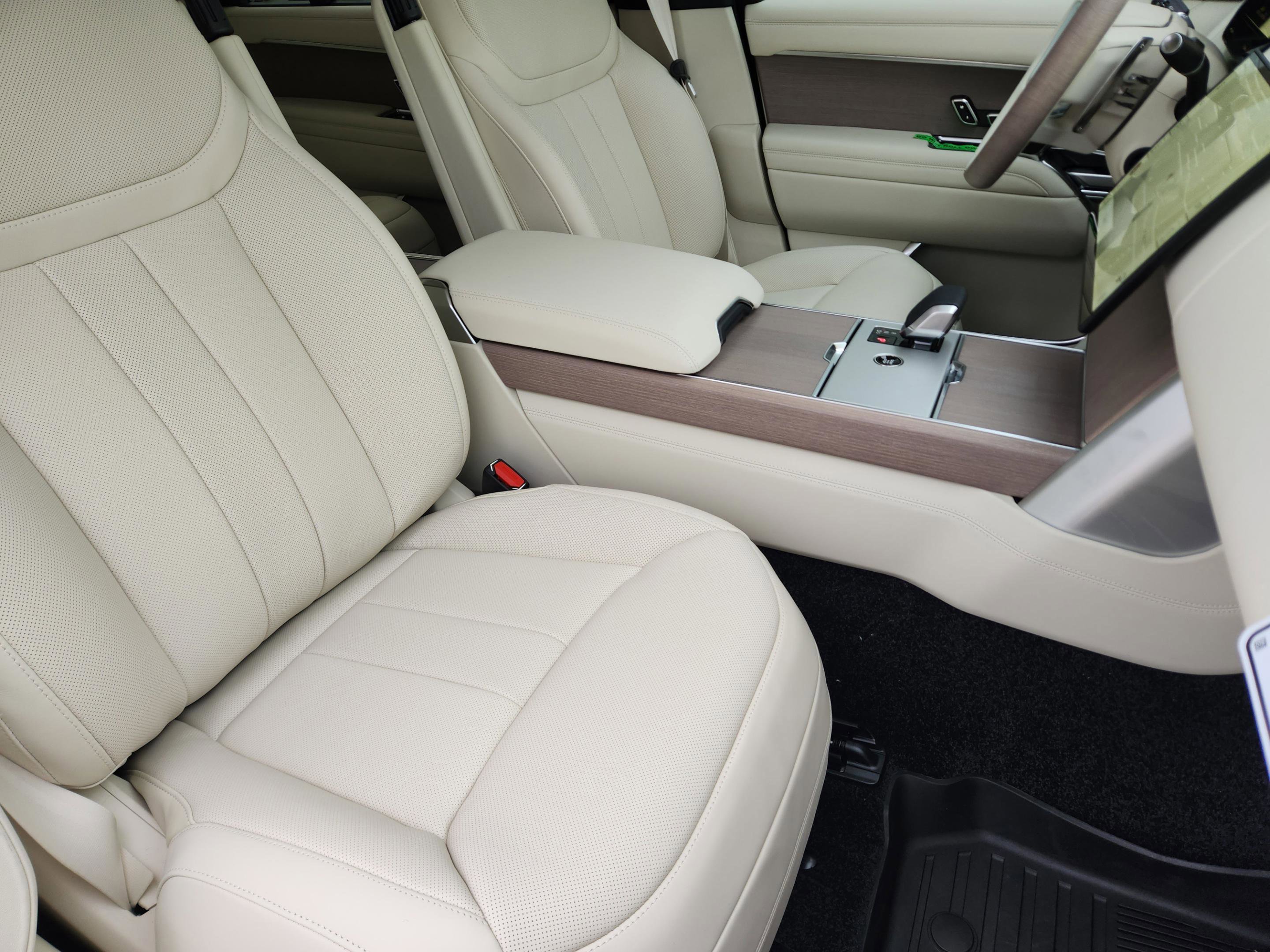 New 2026 Land Rover Range Rover Long Wheelbase Autobiography AWD/4WD image 9