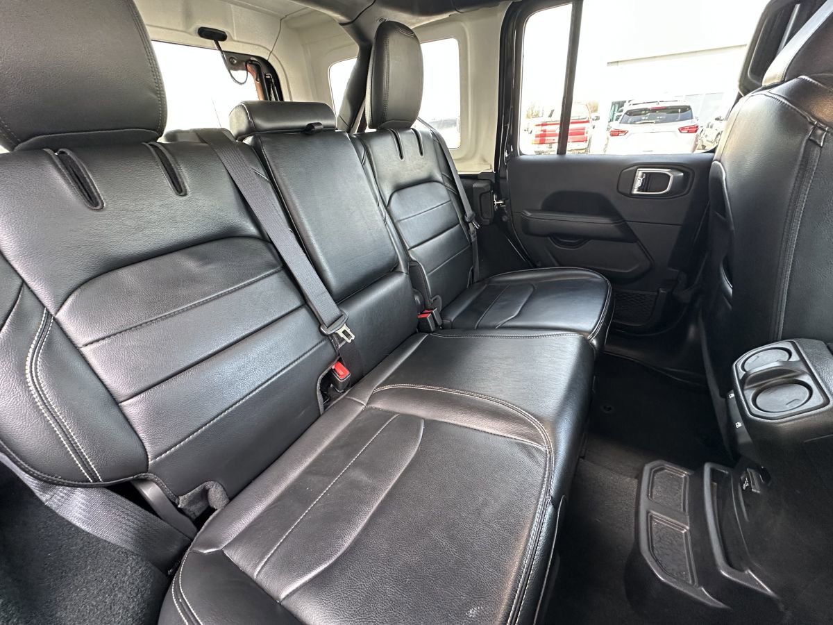 Used 2023 Jeep Wrangler Unlimited Sahara image 11