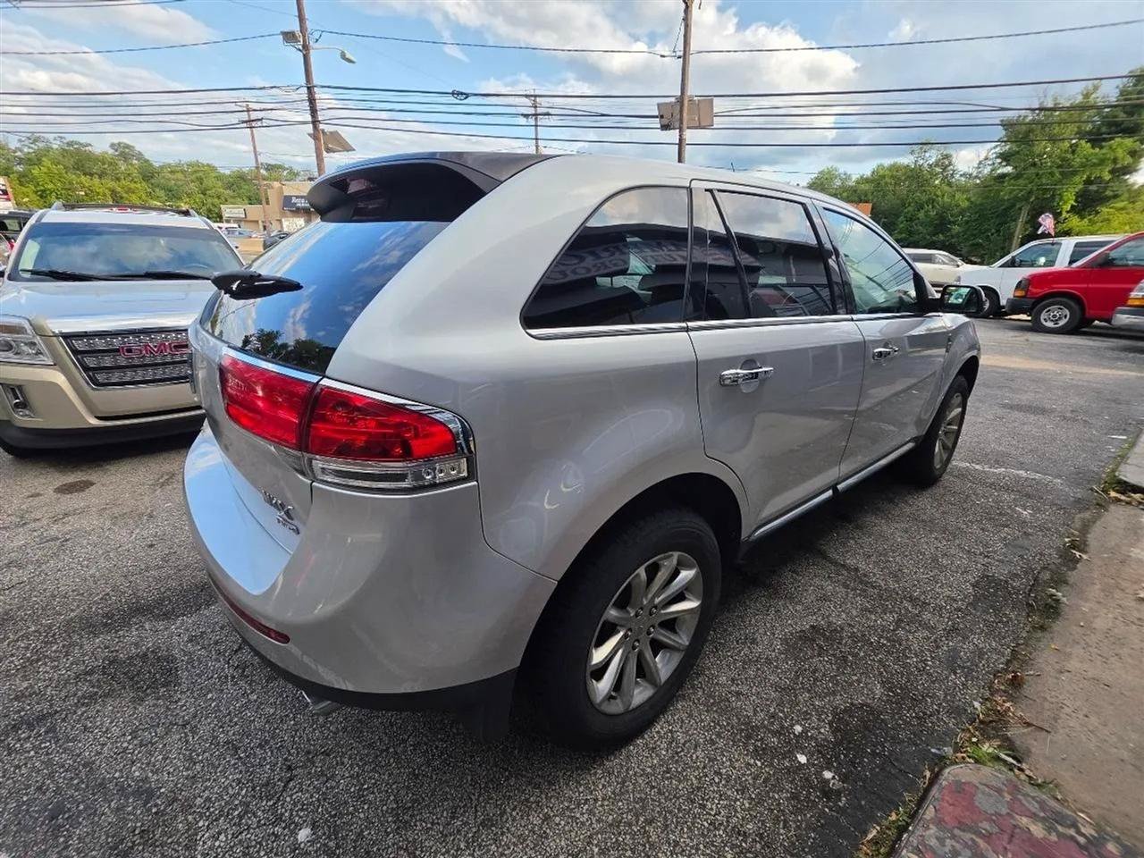 Used 2013 Lincoln MKX AWD image 9