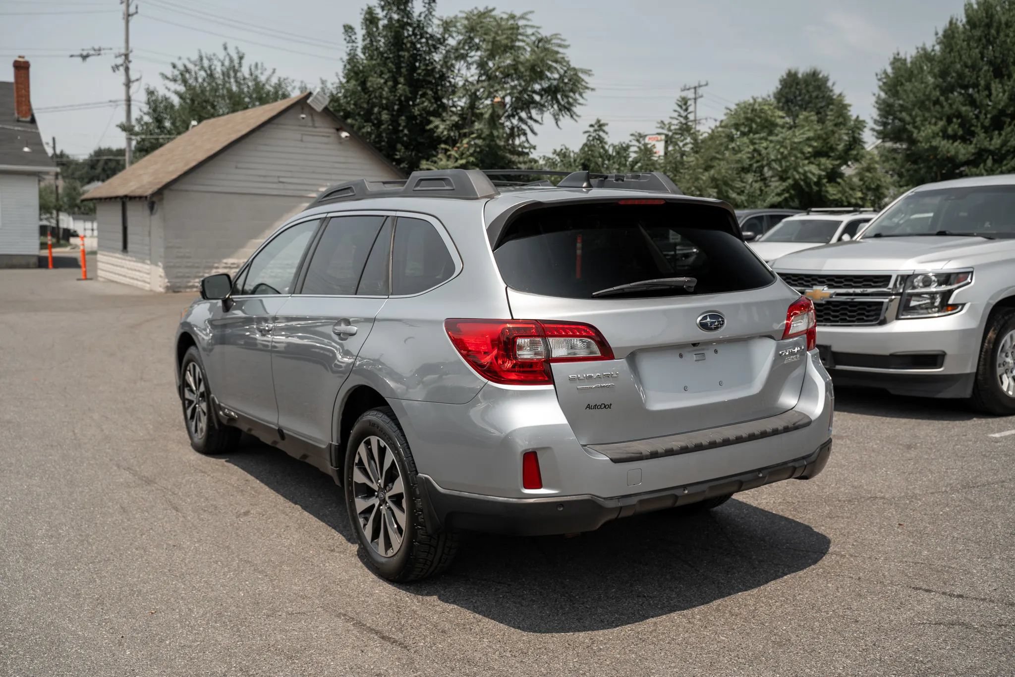 Used 2017 Subaru Outback 2.5i Limited AWD/4WD image 2
