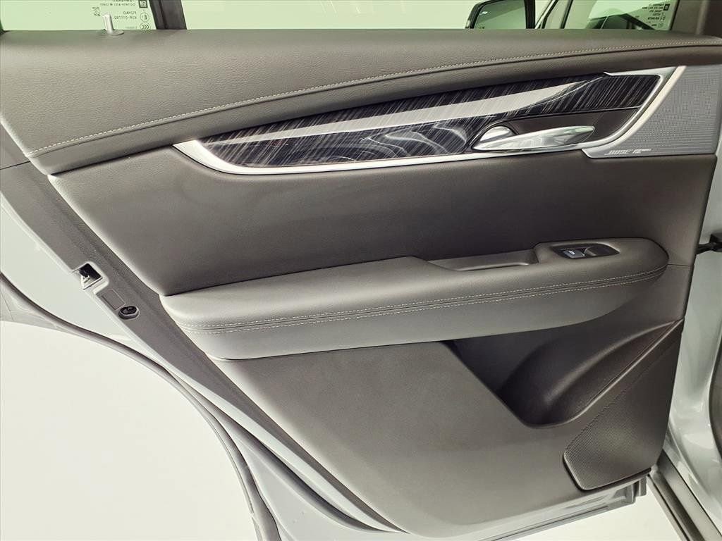 Certified 2025 Cadillac XT6 Premium Luxury image 5