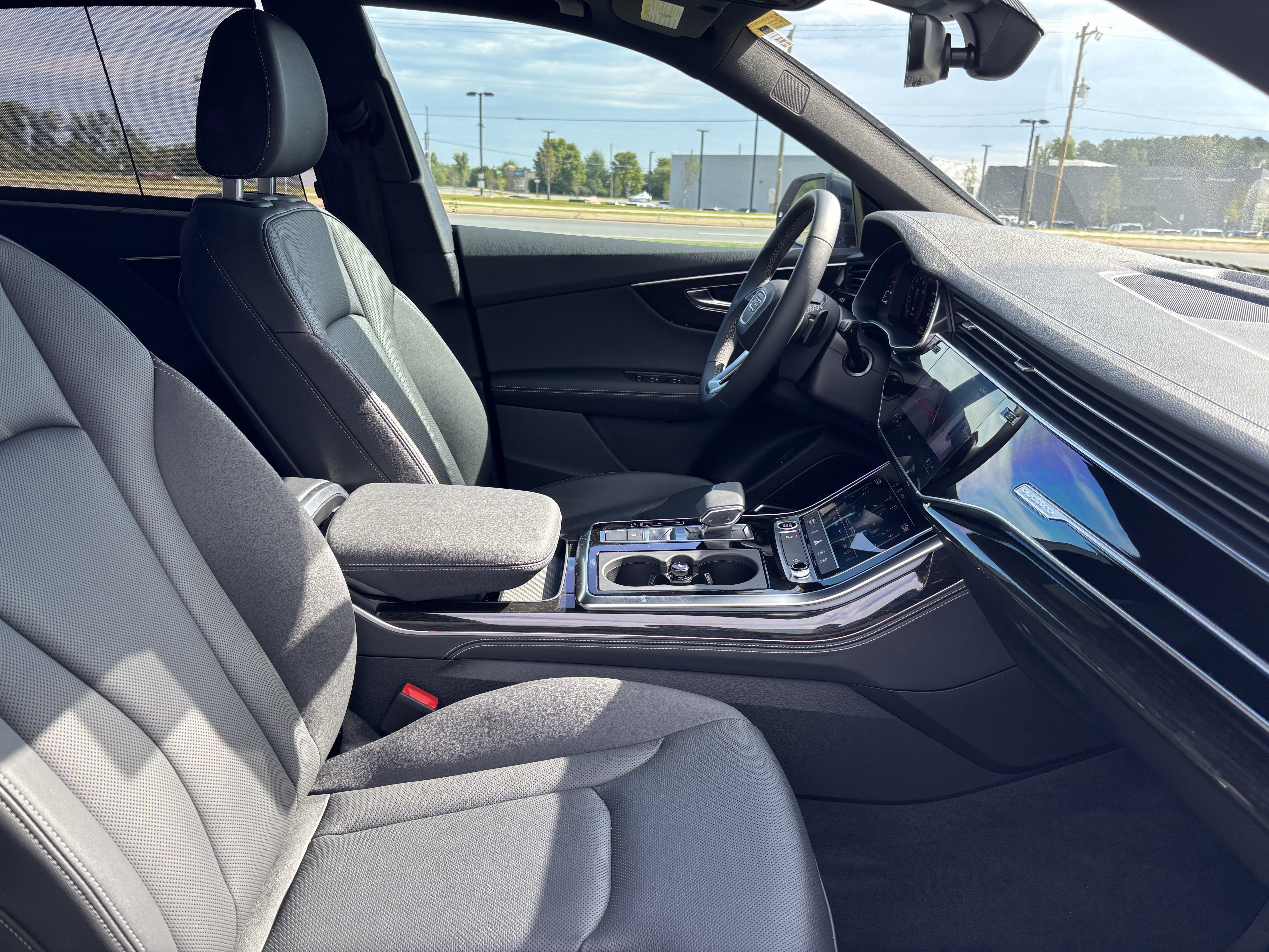 Used 2025 Audi Q8 Premium Plus AWD/4WD image 35