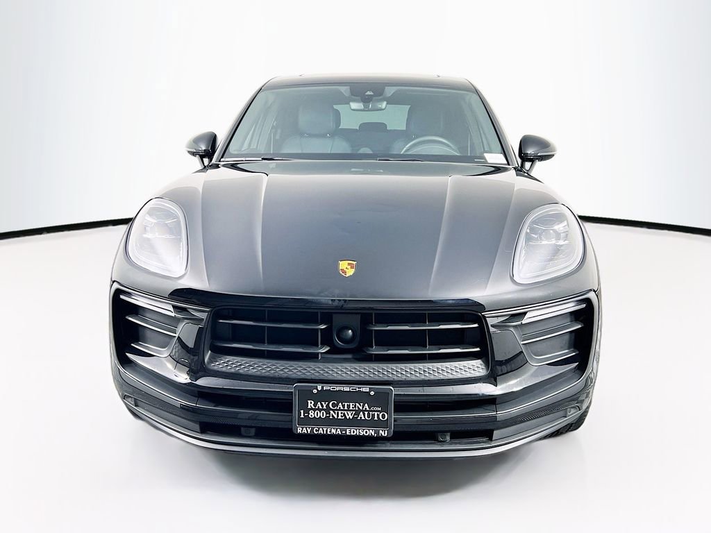 Certified 2023 Porsche Macan image 6