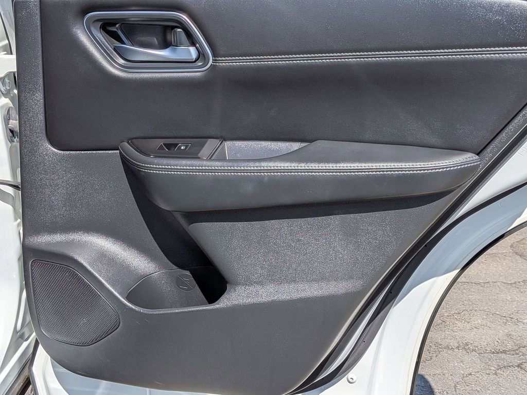 Used 2022 Nissan Rogue Platinum w/ Head-Up Display Package image 32