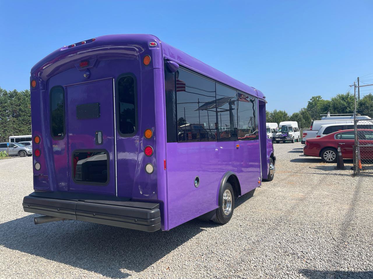 Used 2015 Chevrolet Express 4500 w/ Shuttle Bus Package RWD image 7