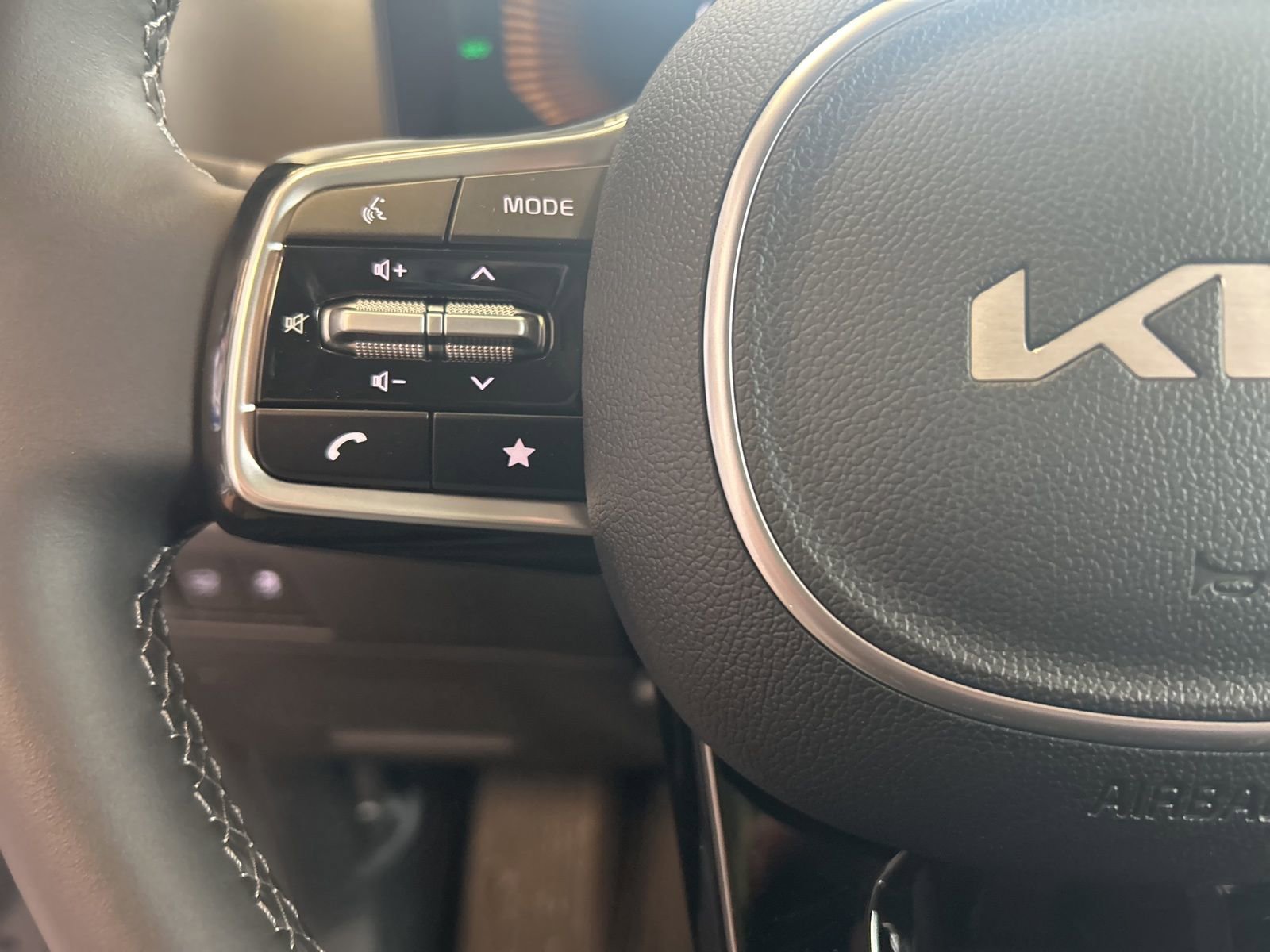 New 2025 Kia Sorento EX image 24