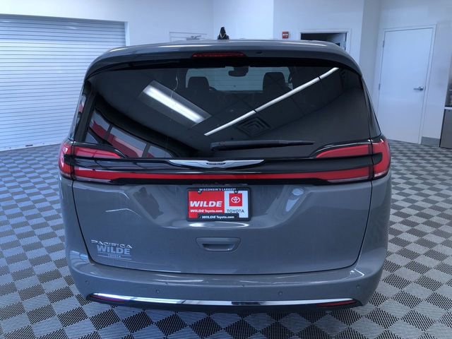 Used 2025 Chrysler Pacifica Select FWD image 14