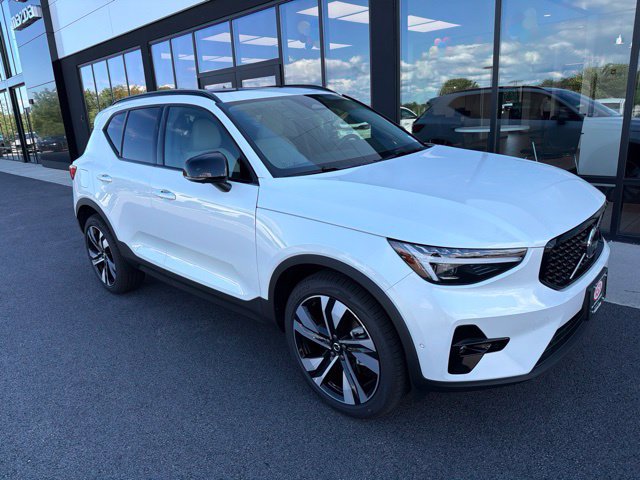 New 2026 Volvo XC40 B5 Ultra w/ Protection Package Premier AWD/4WD image 1