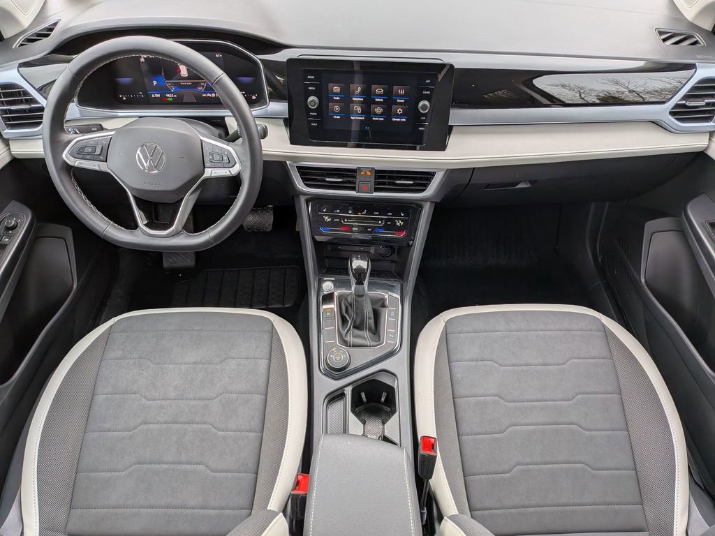 Used 2025 Volkswagen Taos SE w/ Panoramic Sunroof Package image 27