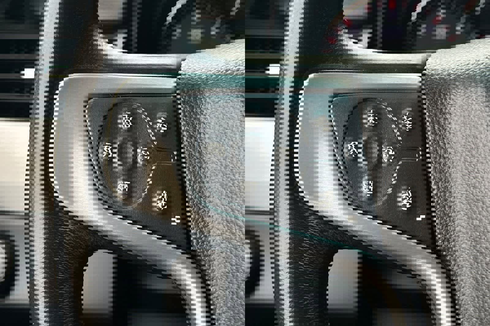 Used 2015 GMC Yukon SLT image 34