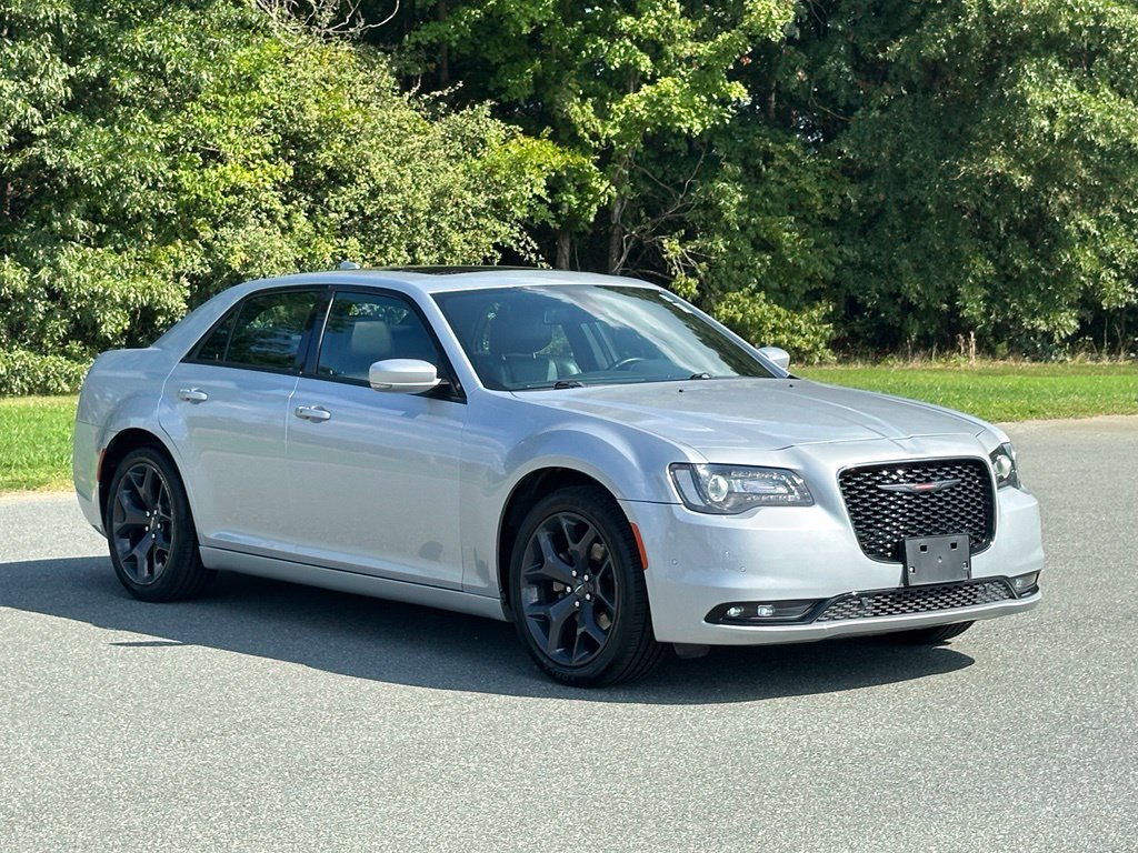 Used 2022 Chrysler 300 S RWD image 2