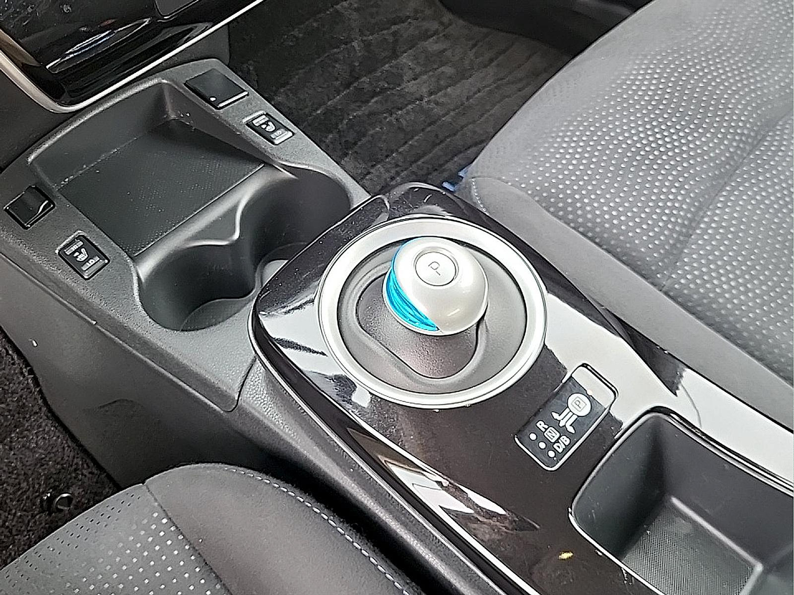 Used 2014 Nissan Leaf SV FWD image 25