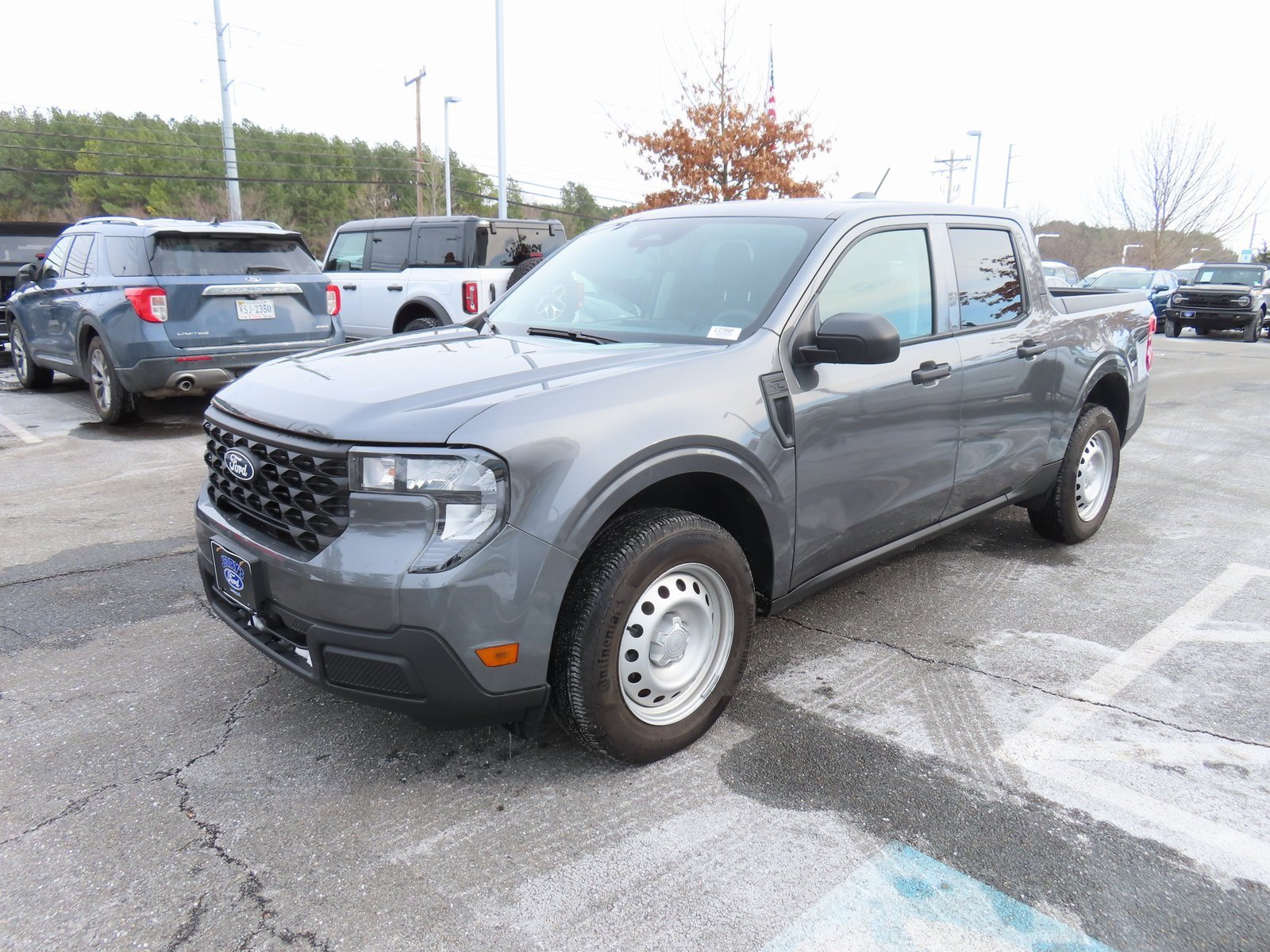 Used 2025 Ford Maverick XL image 3