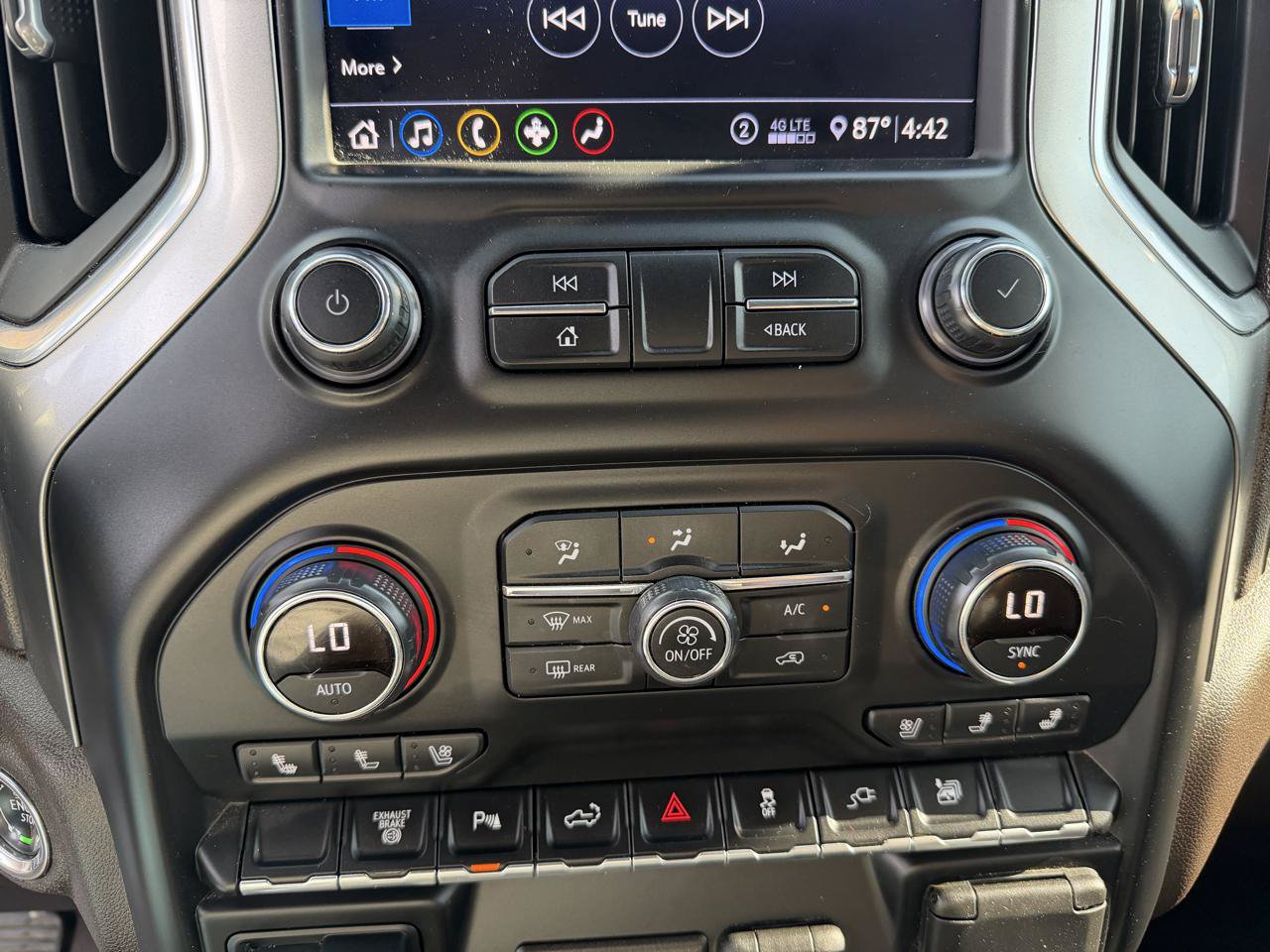Used 2020 Chevrolet Silverado 2500 LTZ w/ LTZ Plus Package AWD/4WD image 28