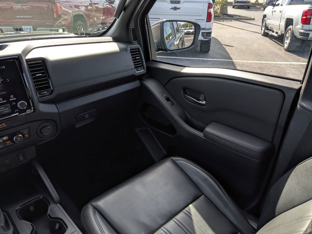 Used 2022 Nissan Frontier PRO-4X image 18