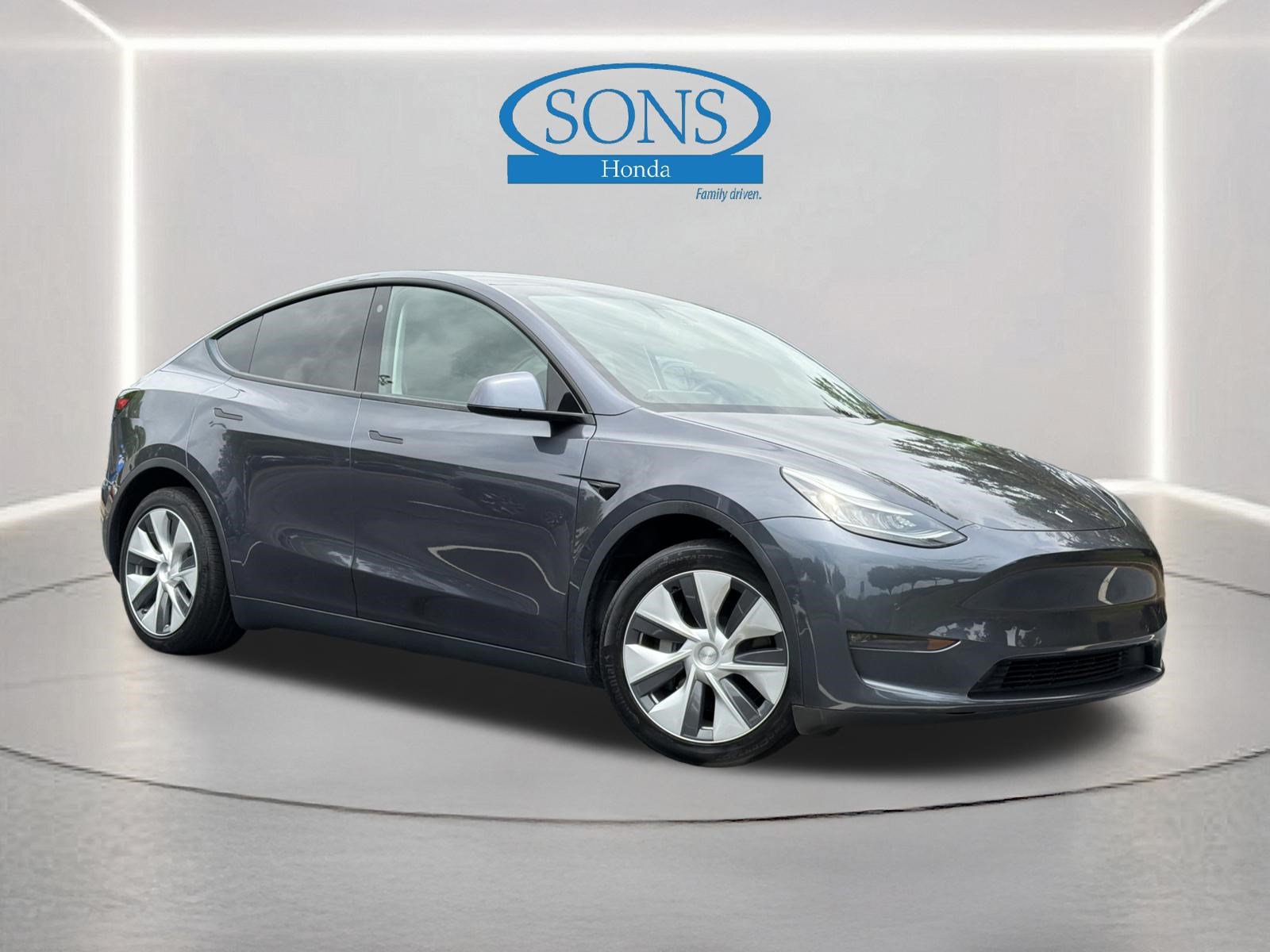 Used 2021 Tesla Model Y Long Range AWD/4WD image 1