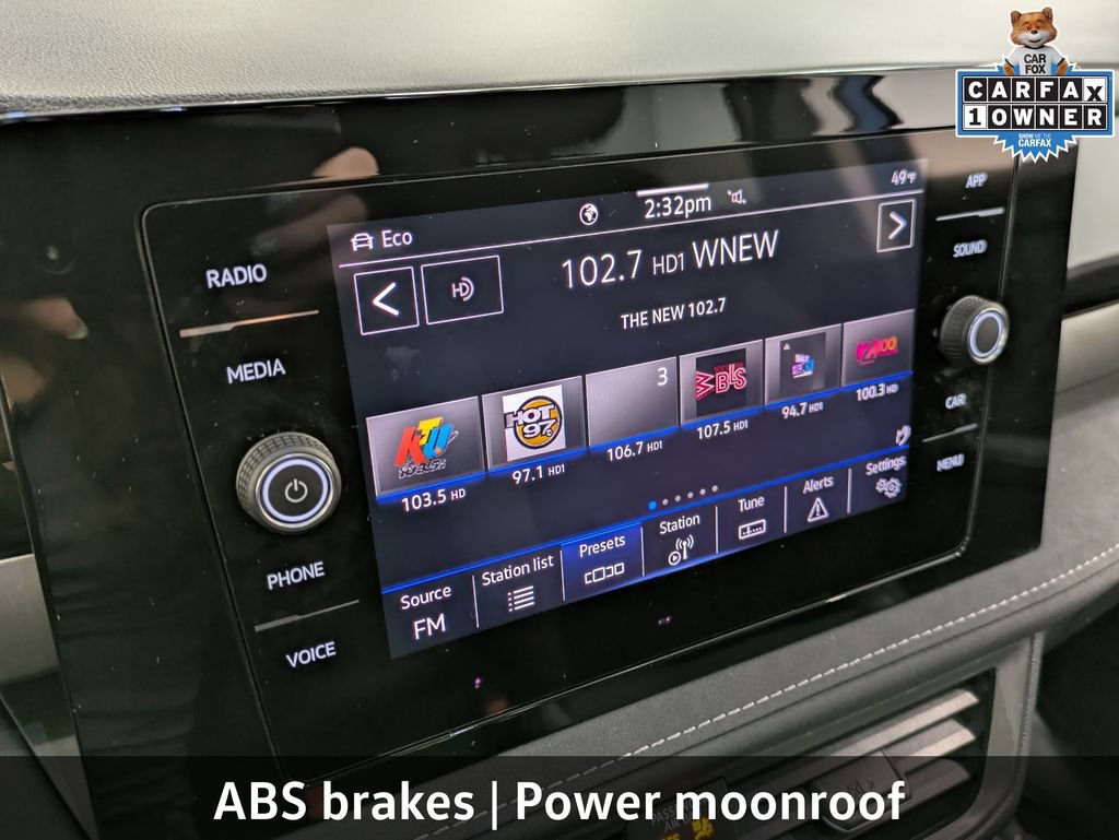 Used 2025 Volkswagen Taos SE AWD/4WD image 16